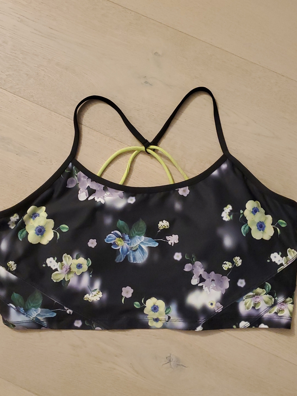 Hyba-Pretty floral Yellow,Purple,White on black background, pads incl. Strappy